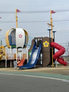 エコエイトやつしろ公園の大きな船の滑り台