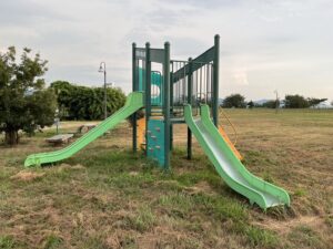 八代市水島町の万葉の里公園のすべり台