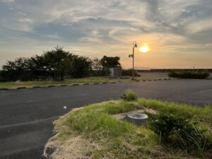 八代市水島町にある万葉の里公園の駐車場