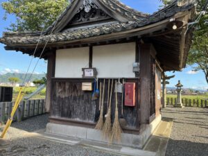 八代市の住吉神社公園隣にある住吉神社の社殿