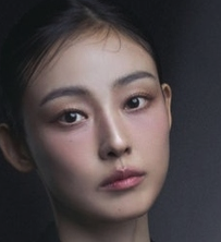 チョン・ソニ ／ ヘッサル役（巫女・ハジュンの姉）引用：Netflix